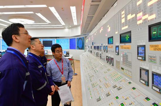 Engineers check data at the main control room of the No. 5 nuclear power unit in Fuqing, southeast China's Fujian Province, April 27, 2019. (Xinhua/Wei Peiquan)