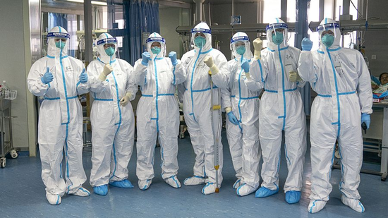 Medical workers pose for a photo in the ICU of Zhongnan Hospital of Wuhan University in Wuhan, central China's Hubei Province, January 24, 2020. /Xinhua Photo