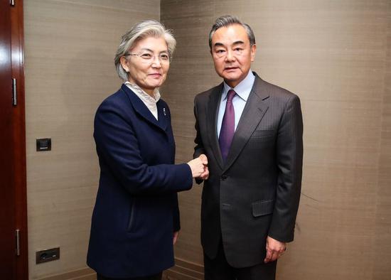 Chinese State Councilor and Foreign Minister Wang Yi (R) meets with South Korean Foreign Minister Kang Kyung-wha on the sidelines of the 56th Munich Security Conference in Munich, Germany, Feb. 15, 2020. (Xinhua/Shan Yuqi)