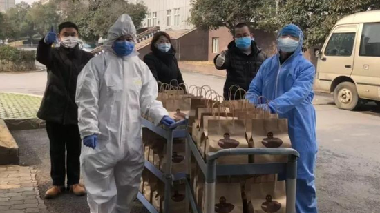 Coffee from Wakanda sent to the hospital. /Wuhan Metropolitan News Photo