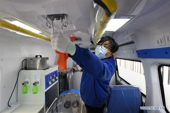 Motor company rushes to make negative pressure ambulances in Wuxi 
