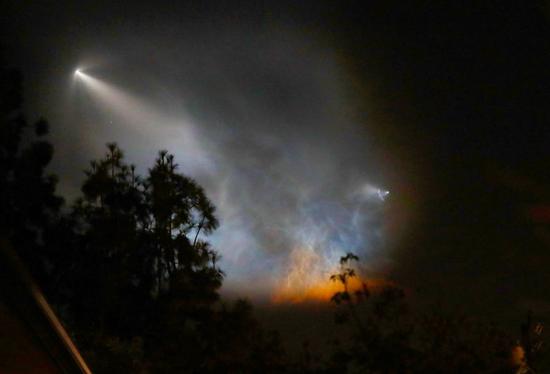 A SpaceX Falcon 9 rocket lights up the sky over Los Angeles, California, the United States, on Oct. 7, 2018. U.S. (Xinhua/Li Ying)