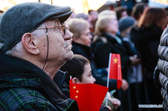 A Serbian man holds the Chinese national flag during a concert in support of China in Belgrade, Serbia on Feb. 22, 2020. Hundreds of Serbians and Chinese gathered at a concert at Belgrade Fortress here in the capital on Saturday, offering their solidarity with medical professionals and citizens in Wuhan, the epicenter of the novel coronavirus, and China. (Xinhua/Shi Zhongyu)