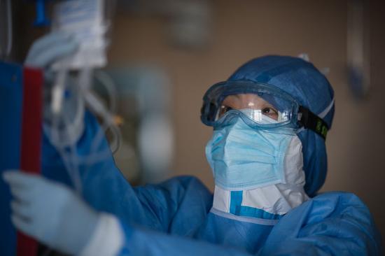 Head nurse Sun Chun works at an ICU ward of the First Hospital of Wuhan City in Wuhan, central China's Hubei Province, Feb. 22, 2020. (Xinhua/Xiao Yijiu)