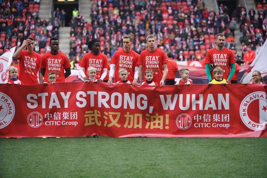 The players of SK Slavia Praha wearing jerseys with the message 