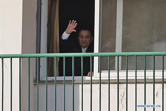 File photo taken on April 25, 2016 shows Hosni Mubarak waving to his supporters as they gather in front of Maadi Military Hospital where Mubarak is house arrested in Cairo, Egypt. Egyptian former President Hosni Mubarak has died at the age of 91 after suffering a long illness, state-run Nile TV reported on Tuesday. (Xinhua/Zhao Dingzhe)
