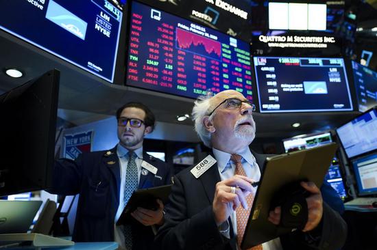 Traders work at New York Stock Exchange in New York, the United States, on Feb. 28, 2020. (Xinhua/Wang Ying)