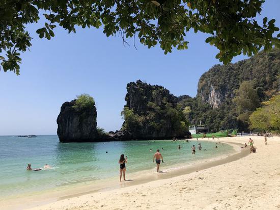 Visitors enjoy themselves at the famous island destination Krabi, Thailand, March 1, 2020. (Xinhua/Chen Jiabao)