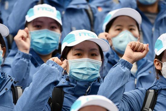 Medical team members of the Second Hospital of Shandong University swear an oath before leaving for Hubei Province, in Jinan, capital of east China's Shandong Province, Feb. 9, 2020. (Xinhua/Zhu Zheng)