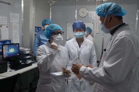 Female medics in Wuhan honored on International Women's Day