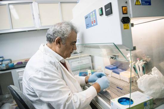 Ali Mohamed Zaki, professor of microbiology and immunity at the Faculty of Medicine of Ain Shams University, works at a lab in Cairo, Egypt, March 7, 2020. (Xinhua/Wu Huiwo)