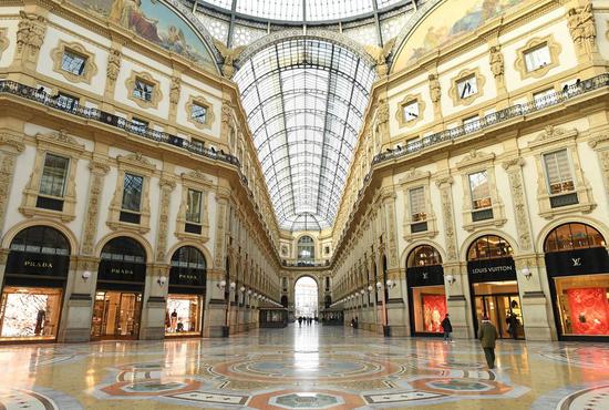 Visitors are seen at the Galleria Vittorio Emanuele II in Milan, Italy, on March 10, 2020.(Xinhua)