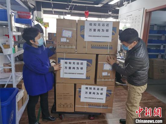 Photo taken on March 12 shows the first batch of protective suits and KN95 face masks collected by Henan Province will be sent to South Korea. (Photo provided to China News Service)