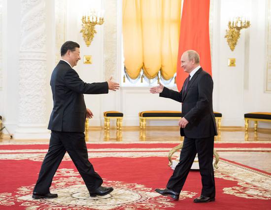 Chinese President Xi Jinping shakes hands with Russian President Vladimir Putin ahead of their talks in Moscow, Russia, June 5, 2019. (Xinhua/Li Xueren)