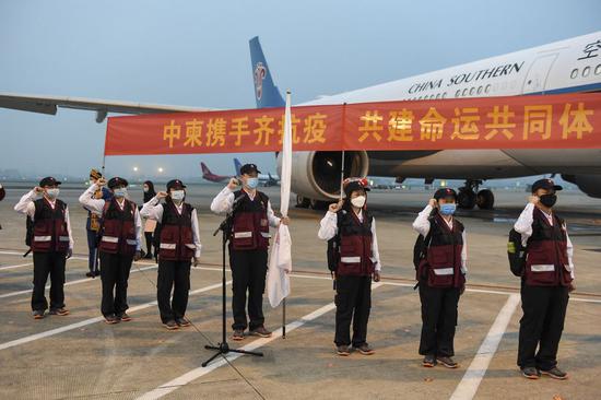 Members of the Chinese medical team make a vow before leaving for Cambodia in Nanning, south China's Guangxi Zhuang Autonomous Region, March 23, 2020. (Xinhua/Cao Yiming)