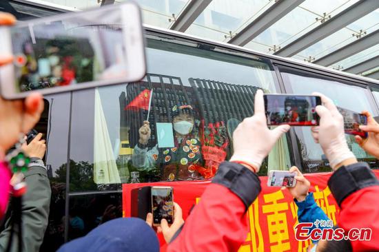 Epidemiologist Li Lanjuan and team members leave Wuhan