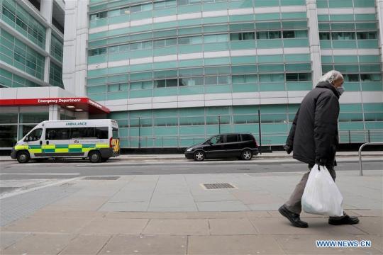 An ambulance is seen in front of the Emergency Department entrance at University College Hospital in London, Britain, on April 1, 2020. (Photo by Tim Ireland/Xinhua)