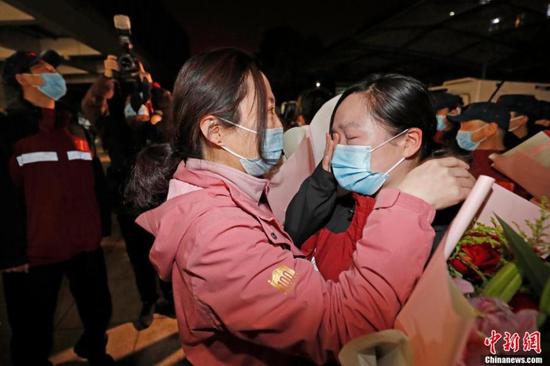 Returned Shanghai medical team finish 14-day quarantine 