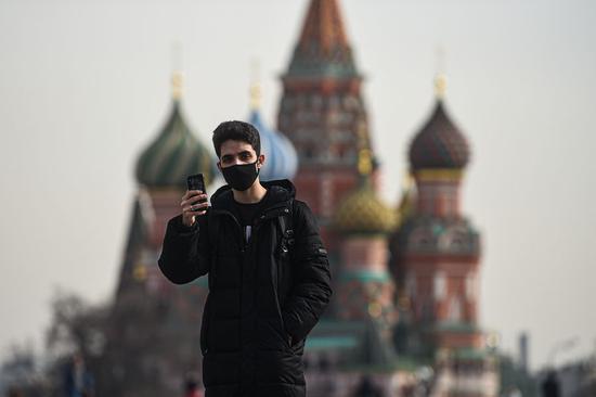 A man wearing a protective mask is seen in Moscow, Russia, on March 27, 2020. (Photo by Evgeny Sinitsyn/Xinhua)