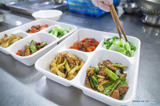 Restaurants in Wuhan gradually open amid prevention measures