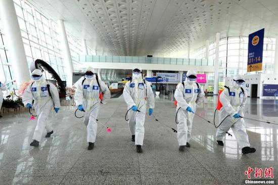 Firefighters carry out comprehensive disinfection and sterilization at Wuhan Tianhe International Airport, April 3, 2020. (File photo/China News Service)