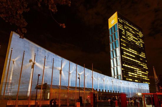 Photo taken on Sept. 22, 2015, shows the north facade of the Secretariat building, and west facade of the General Assembly building at the United Nations headquarters in New York, the United States. (Xinhua/Li Muzi)