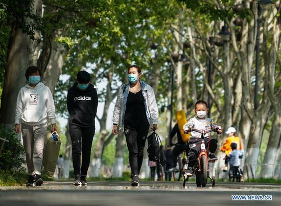 People enjoy themselves at the Donghu greenway in Wuhan, central China's Hubei Province, April 13, 2020. (Xinhua/Cheng Min)