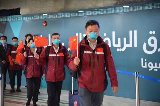 A team of Chinese medical experts arrives at the King Khalid International Airport in Riyadh, capital of Saudi Arabia, April 15, 2020. (Xinhua/Tu Yifan)