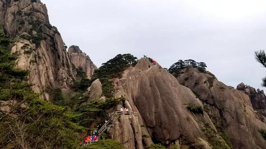 Visitors at the Mount Huangshan scenic area in east China's Anhui Province, April 6, 2020. /Huangshan's official WeChat account