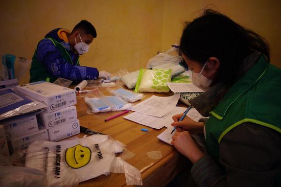 Volunteers catalogue the protective equipment about to be handed out to migrant workers. /Photo courtesy of Facilitators