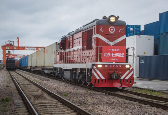 A China-Europe freight train bound for Duisburg, Germany pulls out of the Wuhan terminal of China Railway Inter-modal in Wuhan, Hubei province on March 28, 2020. (Photo/Xinhua)