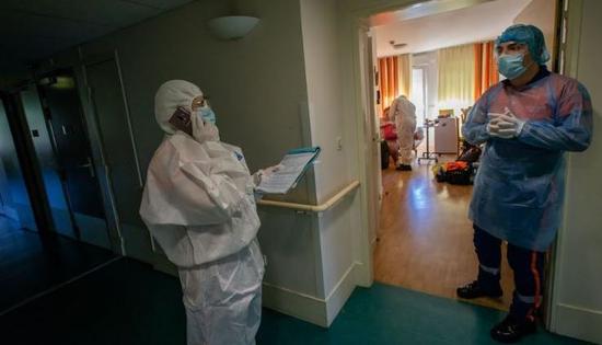 French Civil Protection volunteers arrive at the room of a COVID-19 patient at an EHPAD (Housing Establishment for Dependant Elderly People) in Epinay sur Seine near Paris, France, on April 22, 2020. (Photo by Aurelien Morissard/Xinhua)