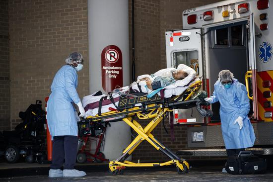 Medical workers transport a patient at George Washington University Hospital in Washington D.C., the United States, on April 27, 2020. (Photo by Ting Shen/Xinhua)