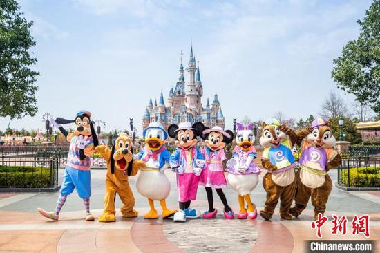 A special Disney character procession, Mickey and Friends Express, will take place several times daily. (Photo provided to China News Service)