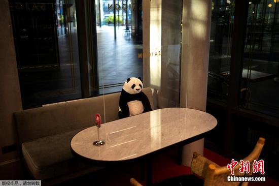 Panda toys help Thai diners keep their distance