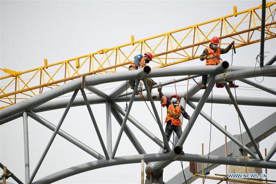 People work at the construction site of the second phase project of Harbin Polarland in Harbin, Heilongjiang Province, on May 8, 2020. [Photo/Xinhua]