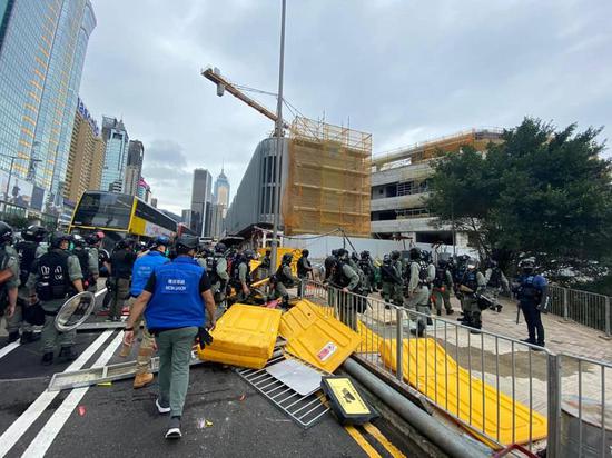 Rioters blocked main roads on May 24, 2020 in Hong Kong, China. (Photo from social media page of Hong Kong police)