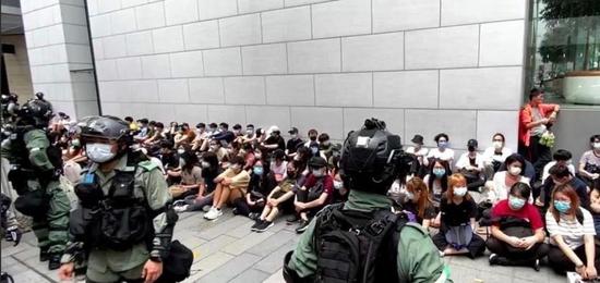 Police arrest people for illegal assembly, possession of offensive weapons and other offenses in Causeway Bay in Hong Kong, south China, May 27, 2020. (Photo Courtesy of Hong Kong Police)