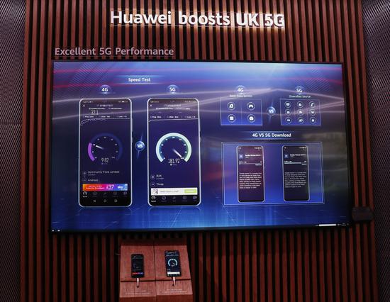 A screen shows the speed test between 4G and 5G at Huawei 5G Innovation and Experience Center in London, Britain, January. 28, 2020. (Photo/Xinhua)