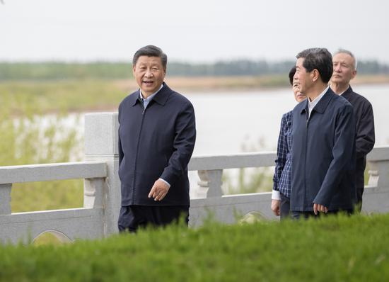 President Xi Jinping learns about local efforts in the environmental protection of the Yellow River in Wuzhong on Monday during an inspection tour of the Ningxia Hui autonomous region. (Photo/Xinhua)