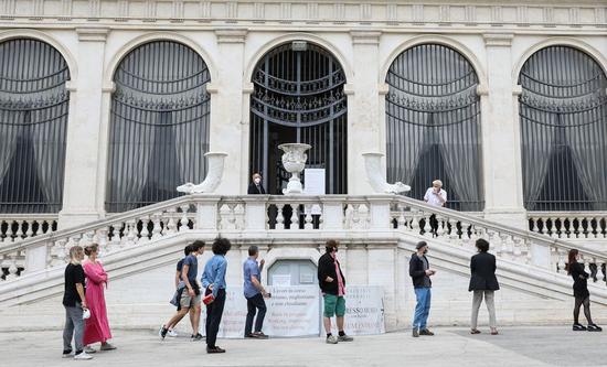 Visitors line up to enter Galleria Borghese in Rome, Italy, May 20, 2020. (Xinhua/Cheng Tingting)