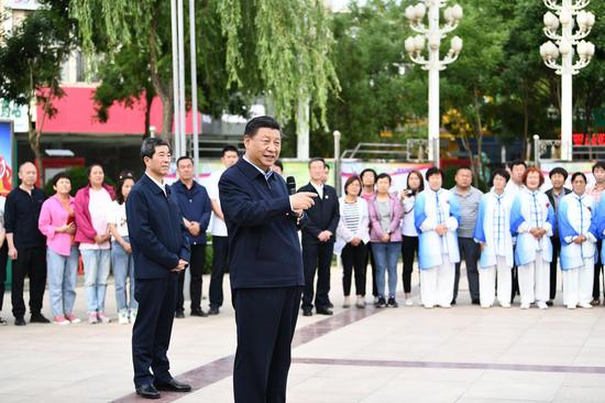 Chinese President Xi Jinping, also general secretary of the Communist Party of China Central Committee and chairman of the Central Military Commission, talks with residents on the square of the Jinhuayuan community of Litong District in Wuzhong City, northwest China's Ningxia Hui Autonomous Region, June 8, 2020. (Xinhua/Yan Yan)
