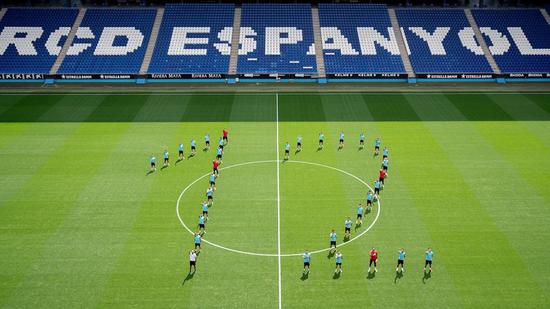 Players of RCD Espanyol form a "12" shape to pay a tribute to their fans during a training session at the RCDE Stadium in Barcelona, Spain, June 10, 2020. (Photo by RCD Espanyol/Xinhua)