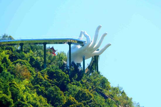 'Buddha's hand' supports 99-meter bridge in E China's Fujian