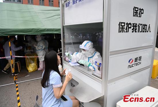 Nucleic acid testing kiosks put into use in Beijing