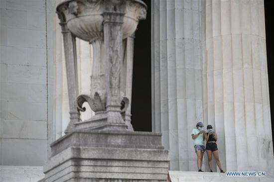 People wear face masks as they visit the Lincoln Memorial in Washington D.C., the United States, June 26, 2020. (Xinhua/Liu Jie)