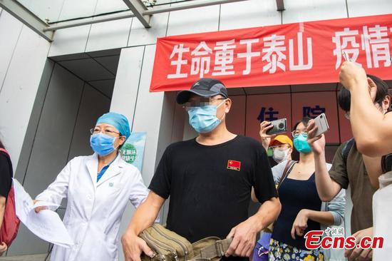 Beijing bus driver released from hospital, first to recover from latest Xinfadi outbreak