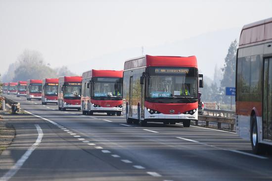 A fleet of 150 electric buses manufactured by Chinese company BYD is moving from the San Antonio Port to the Chilean capital Santiago, on June 6, 2020. (Xinhua/ENELl)