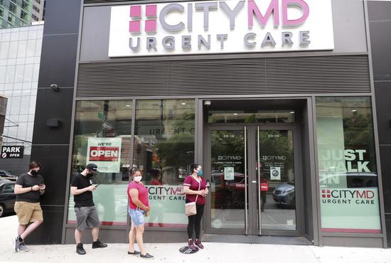 People wait to take COVID-19 test outside a clinic in New York, the United States, July 8, 2020. (Xinhua/Wang Ying)