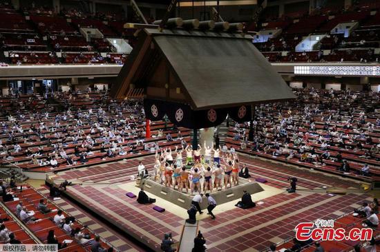 Face-masked fans attend first day of sumo in five months